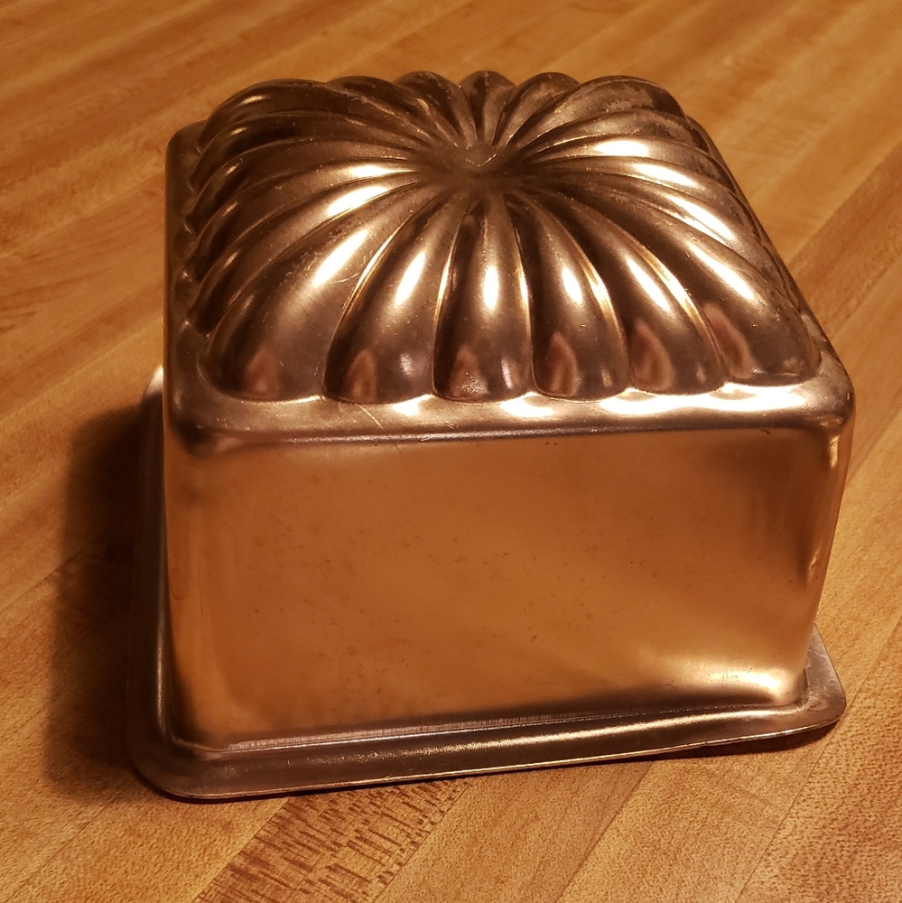 Vintage Copper Molds - Set of 2 - Picture 9 of 11